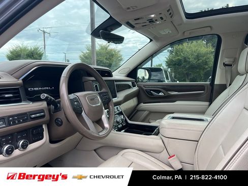 Used 2022 GMC Yukon XL Denali w/ Denali Ultimate Package AWD/4WD image 9