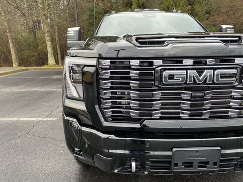 Used 2025 GMC Sierra 2500 Denali Ultimate w/ Snow Plow Prep/Camper Package image 15