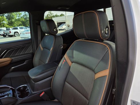 Used 2024 GMC Canyon AT4 w/ AT4 Premium Package AWD/4WD image 11
