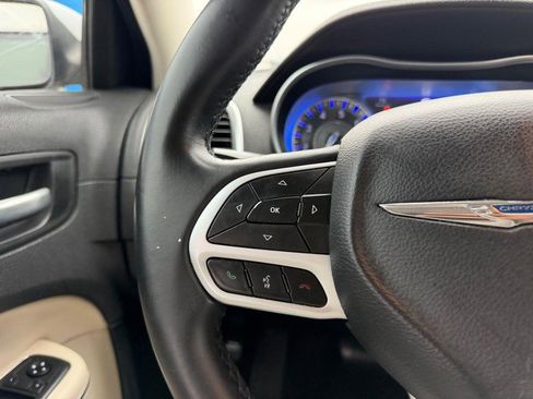 Used 2018 Chrysler 300 Touring w/ Driver Convenience Group image 11