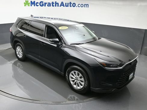 Used 2025 Toyota Grand Highlander AWD image 3