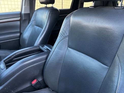 Used 2016 Toyota Highlander Limited w/ Driver Technology Package image 6