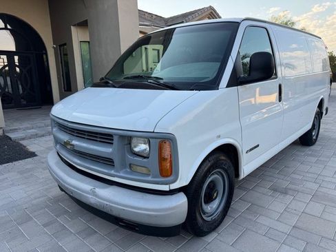 Used 2000 Chevrolet Express 2500 RWD image 3