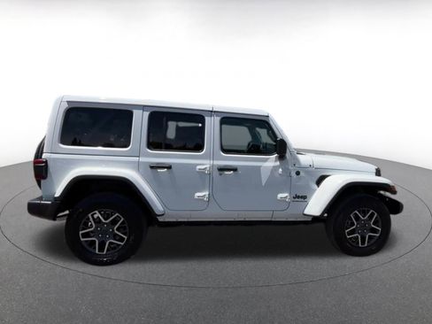 Used 2025 Jeep Wrangler Unlimited Sahara AWD/4WD image 16