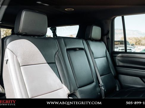 Used 2024 Chevrolet Suburban LT RWD image 50