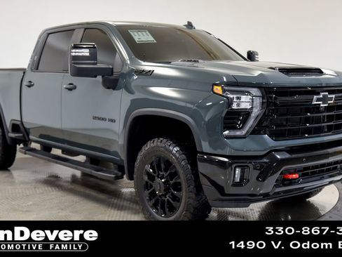 Used 2025 Chevrolet Silverado 2500 LT w/ Trail Boss Package image 1