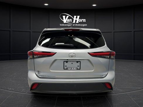 Used 2023 Toyota Highlander LE image 6
