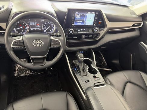 Used 2022 Toyota Highlander XLE FWD image 22