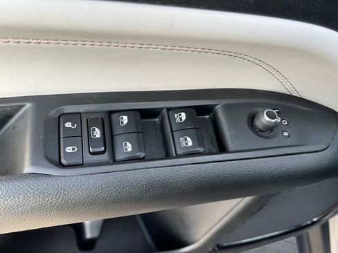 Used 2023 Jeep Compass Limited image 13