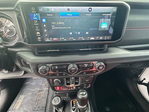 Used 2024 Jeep Wrangler Unlimited Rubicon image 29