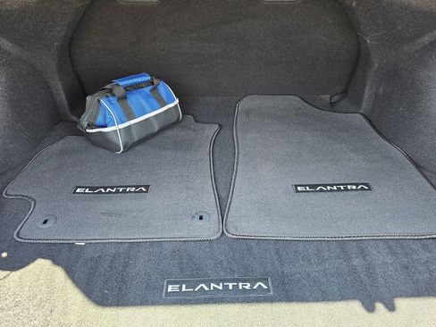 Certified 2025 Hyundai Elantra SE FWD image 17