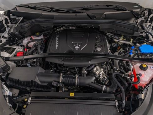 Used 2024 Maserati Grecale GT image 32