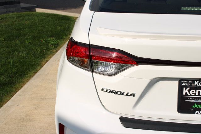 Used 2022 Toyota Corolla SE w/ SE Premium Package FWD image 27