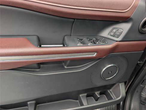 Used 2024 Ford Expedition Limited image 22