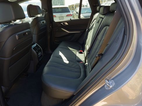 New 2026 BMW X5 M60i w/ Executive Package image 17