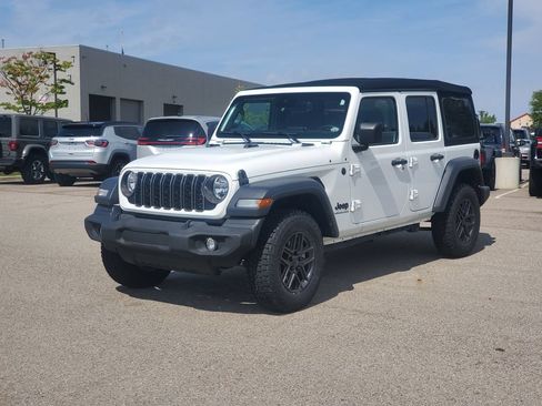 Used 2024 Jeep Wrangler Unlimited Sport AWD/4WD image 2