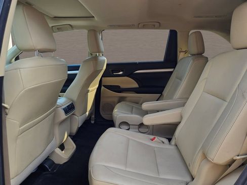Used 2015 Toyota Highlander XLE FWD image 13