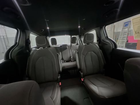 Used 2024 Chrysler Pacifica Touring FWD image 33