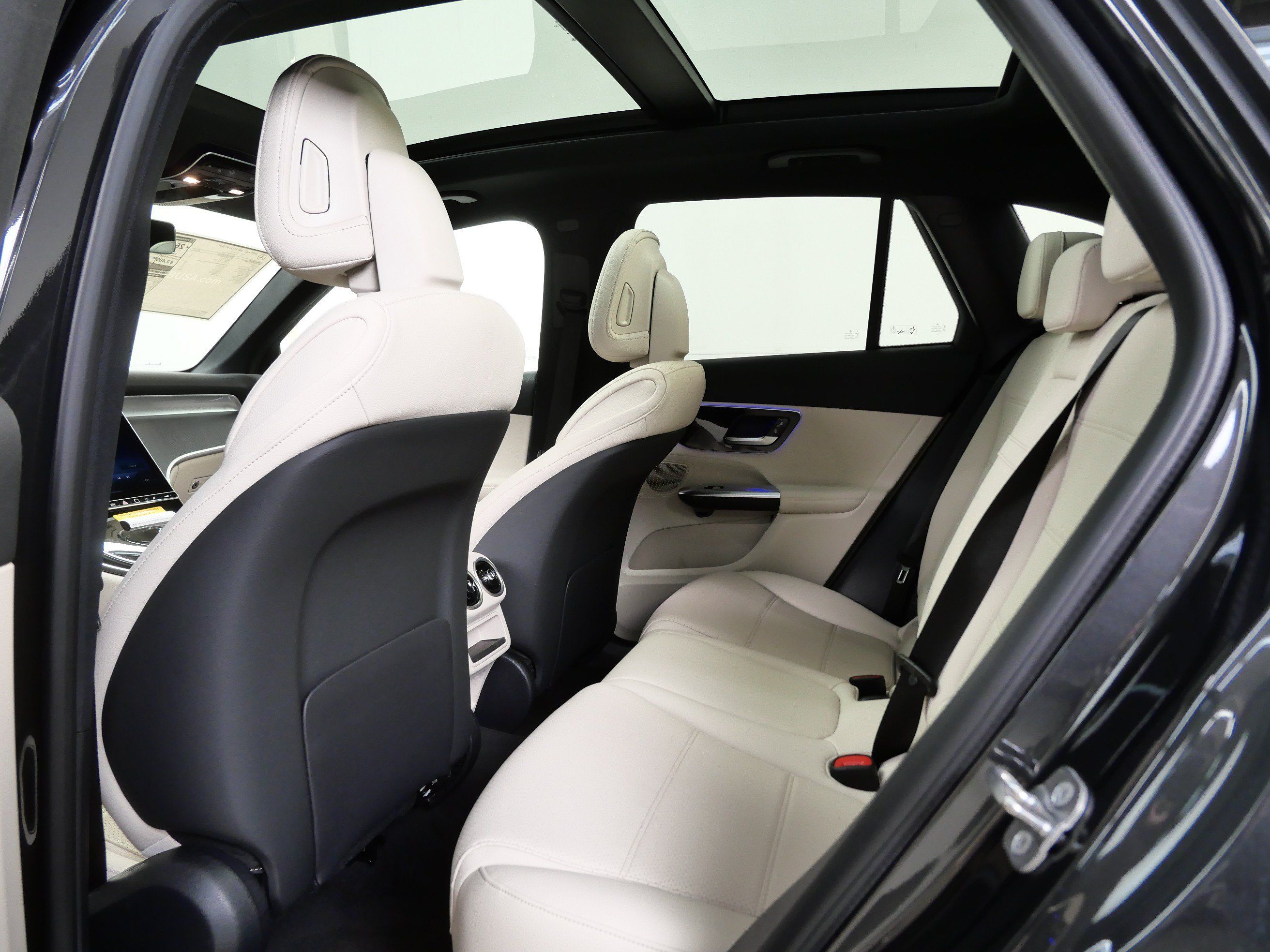 New 2026 Mercedes-Benz GLC 300 4MATIC image 9