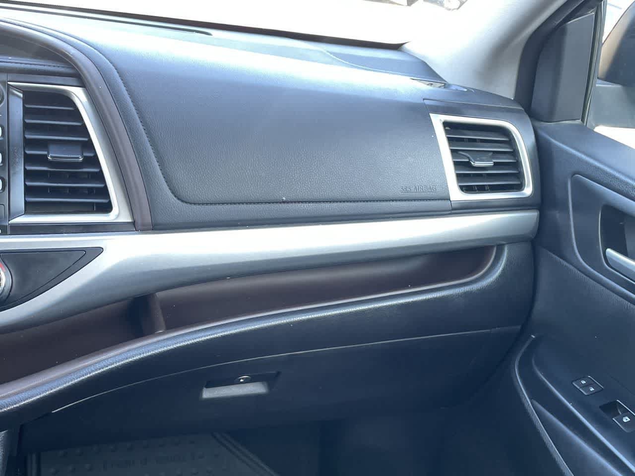 Used 2015 Toyota Highlander XLE AWD/4WD image 16