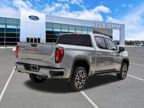 Used 2024 GMC Sierra 1500 AT4 w/ Technology Package AWD/4WD image 4