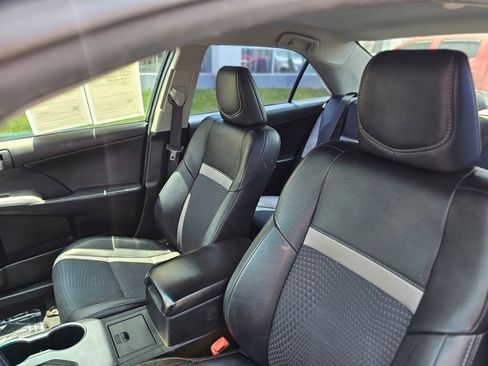 Used 2014 Toyota Camry SE FWD image 18