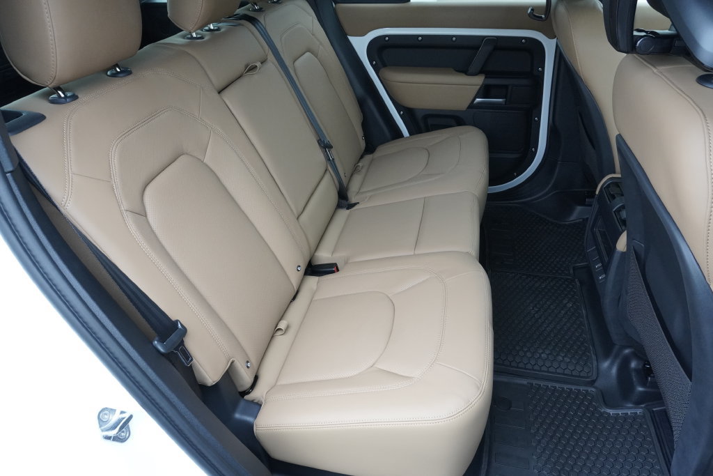 New 2026 Land Rover Defender 110 X-Dynamic SE AWD/4WD image 27