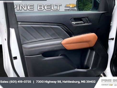 Used 2023 GMC Canyon AT4 w/ Technology Package AWD/4WD image 17