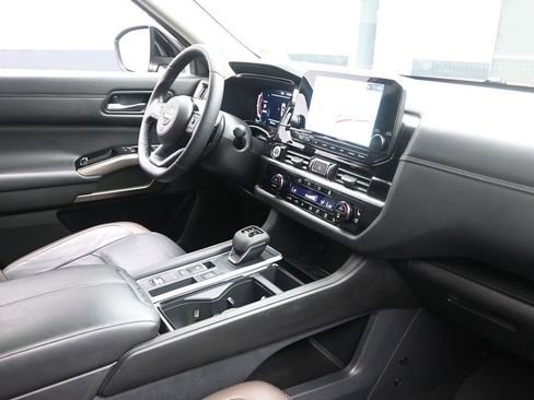 Used 2024 Nissan Pathfinder Platinum FWD image 31