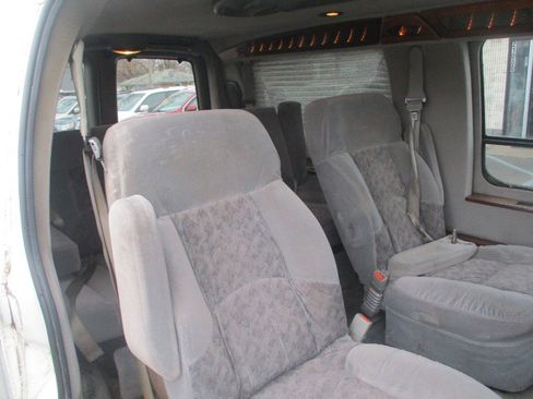 Used 2000 Chevrolet Express 1500 image 8