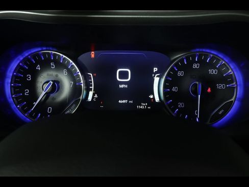 Used 2023 Chrysler Pacifica Touring-L FWD image 24