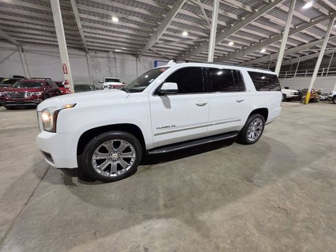 Used 2018 GMC Yukon XL SLT w/ Premium Edition AWD/4WD image 1