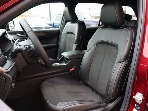 New 2025 Jeep Grand Cherokee Altitude image 10