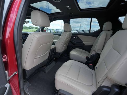 Used 2022 Chevrolet Traverse LT w/ LT Premium Package AWD/4WD image 18
