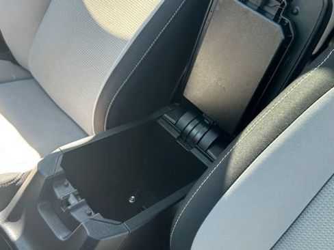Used 2018 Toyota RAV4 XLE AWD/4WD image 24