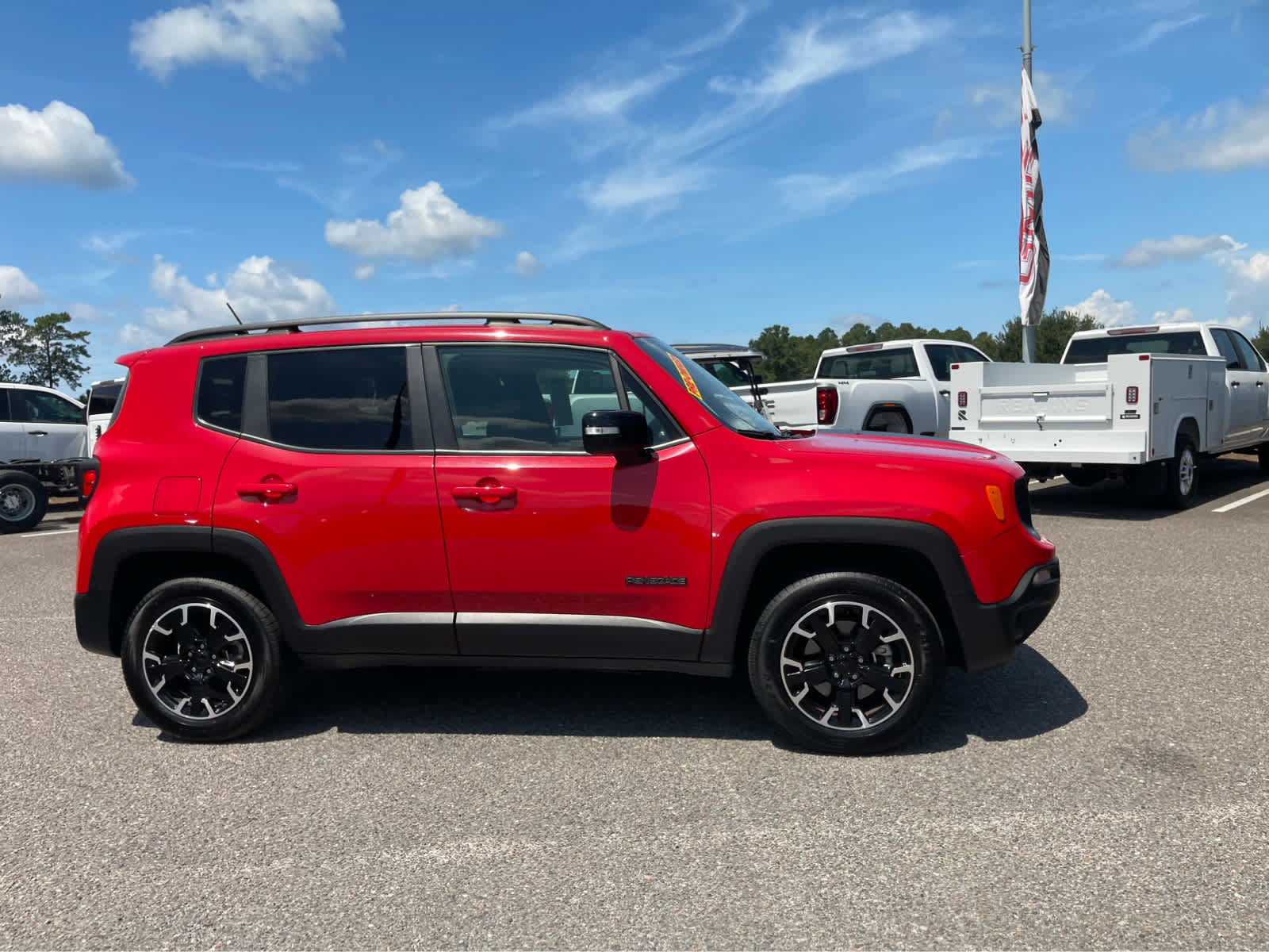 Used 2023 Jeep Renegade Latitude AWD/4WD image 4