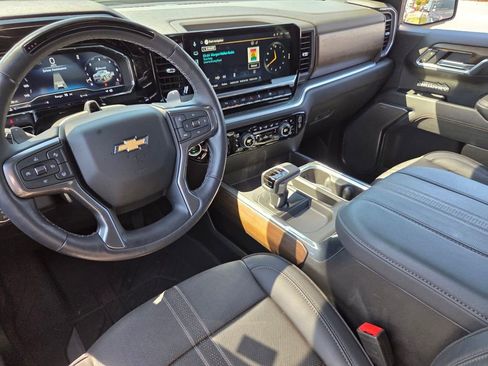 Used 2025 Chevrolet Silverado 1500 High Country AWD/4WD image 7