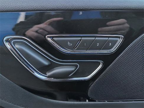 Used 2023 Lincoln Aviator Standard w/ Premium Package image 16