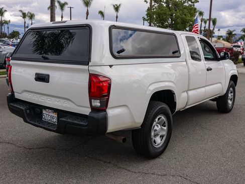 Used 2022 Toyota Tacoma SR image 5