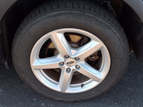 Certified 2018 Ford Explorer XLT w/ Equipment Group 202A image 8