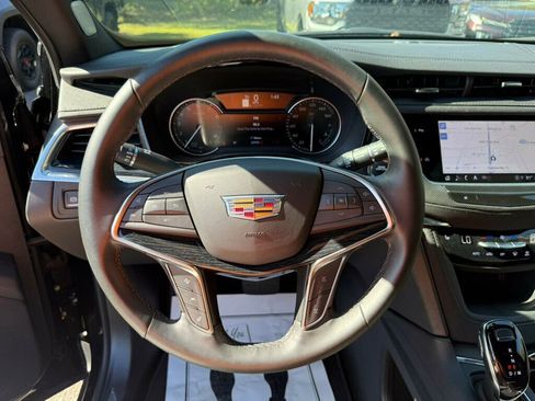 Used 2025 Cadillac XT5 Premium Luxury image 5