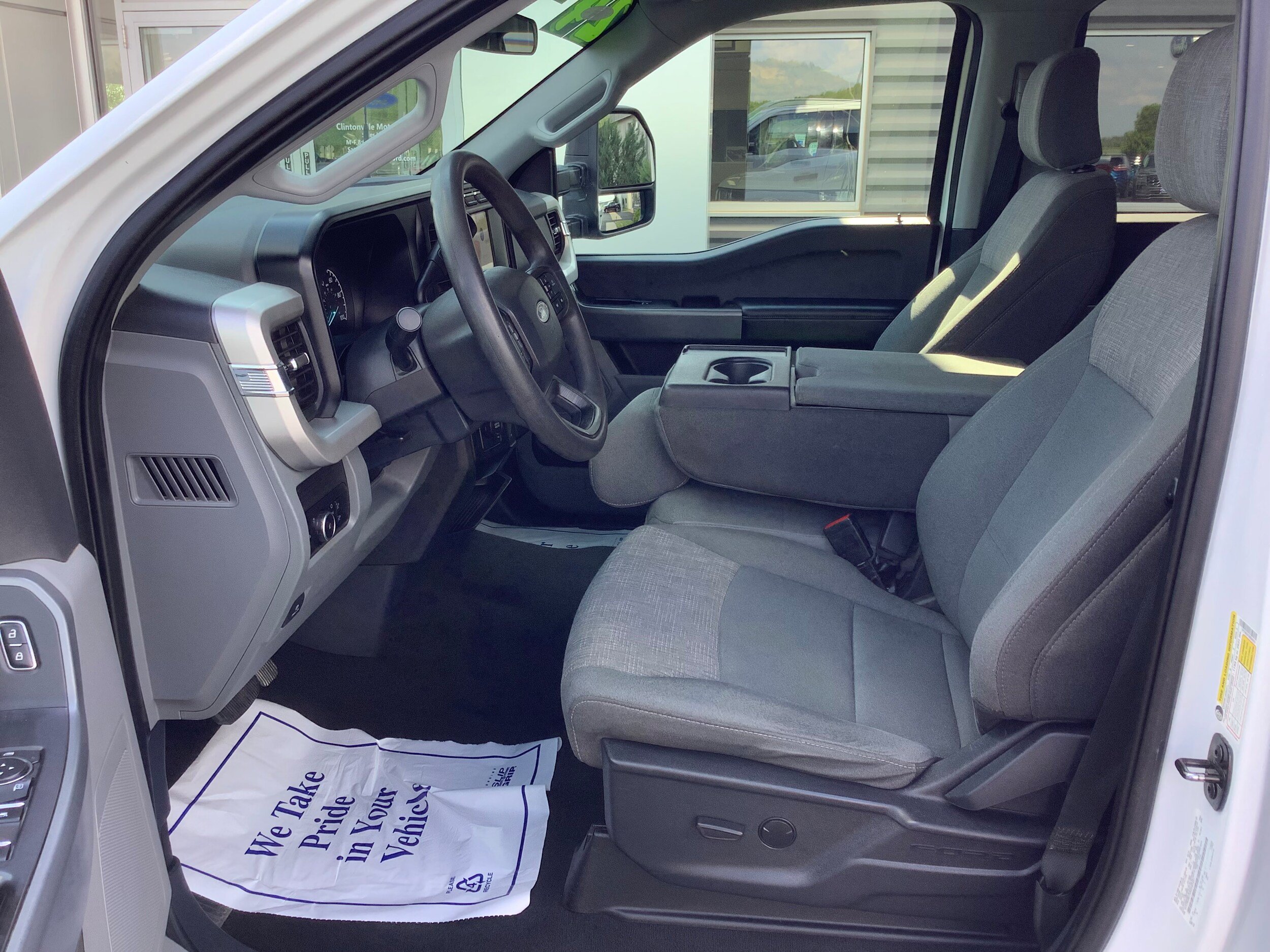 Used 2024 Ford F250 XLT AWD/4WD image 7