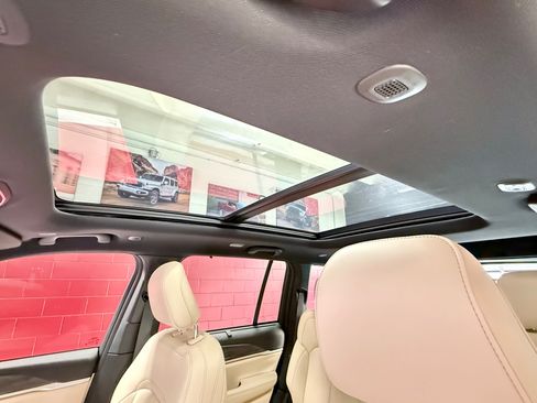 Used 2023 Jeep Grand Cherokee Limited w/ Luxury Tech Group II AWD/4WD image 38