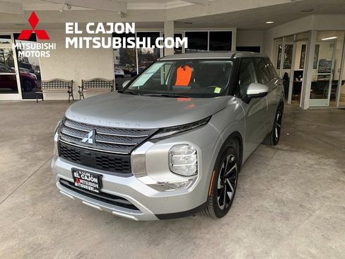 Used 2024 Mitsubishi Outlander SE image 7