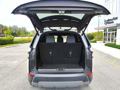 Used 2017 Land Rover Discovery SE image 22