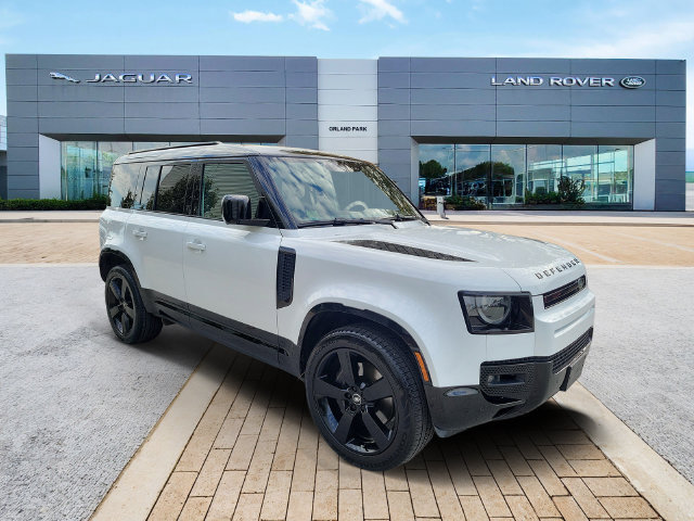 Used 2025 Land Rover Defender 110 X-Dynamic SE AWD/4WD image 3