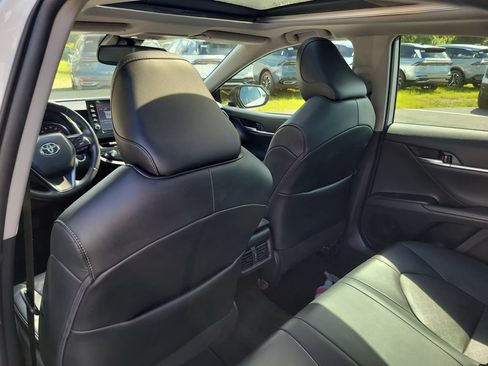 Used 2022 Toyota Camry XSE FWD image 9
