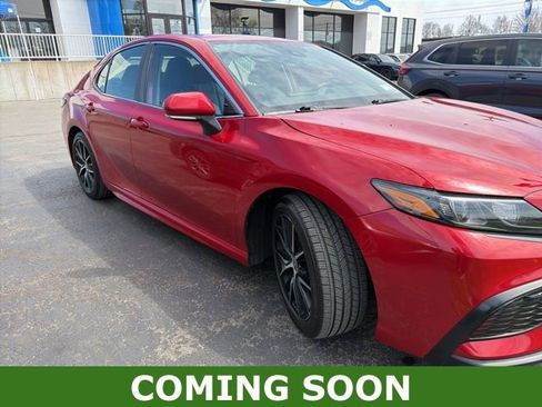Used 2023 Toyota Camry SE AWD/4WD image 1