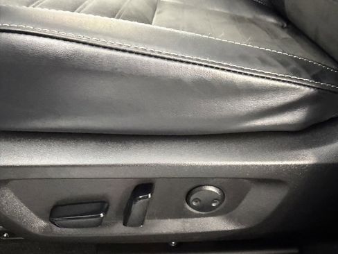 Used 2025 Mitsubishi Outlander SE image 24