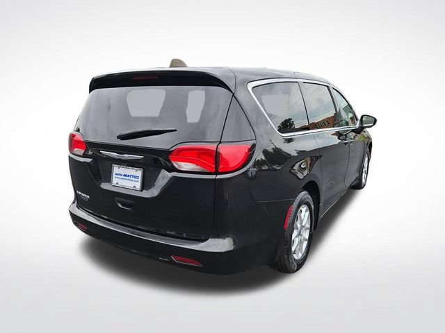 Used 2022 Chrysler Voyager LX FWD image 6